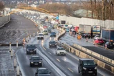 Gesperrte Schiene, volle Straßen: Mit diesen Tipps lässt sich Pfingst-Stress vermeiden