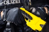 Ex-Partnerin mit Messer attackiert: Polizei stoppt Angreifer mit Taser