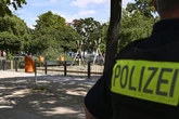 Mann schießt am Leopoldplatz Rakete auf Kontrahenten: Dann eskaliert die Situation