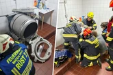 Jugendliche bleibt stecken: Feuerwehr schraubt Wäschetrockner auseinander