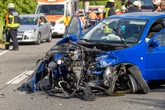 Verbotenes Wendemanöver endet in heftigem Crash mit mehreren Schwerverletzten