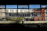 Brutaler Raub am Kotti: 22-Jähriger bewusstlos geschlagen