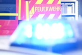 Mieter steckt eigene Wohnung in Brand: Mehrfamilienhaus evakuiert