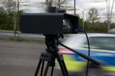 Mit über 100 km/h durch die 50er-Zone: Deftige Strafe für Ford-Fahrerin