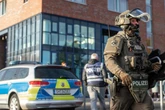 Mann bedroht Teenager mit Waffe: SEK stürmt Wohnung in Kiel