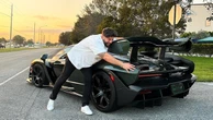 Mải khoe xe, YouTuber phá hủy chiếc McLaren tiền tỉ, khóa tài khoản mặc kệ những lời chỉ trích