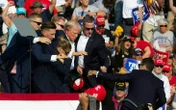 Nhân chứng kể hung thủ bắn 7 phát đạn, ông Trump may mắn bị đạn sượt qua tai