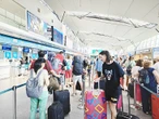 Giá vé máy bay cao, đường bộ hút khách