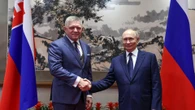 Putin: “Non voglio attaccare l'Europa. Mai detto no a Kiev nell’Ue”. Ma la Nato rilancia l'allarme