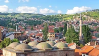 Fuga d’estate a Sarajevo, dove le ferite della storia si rimarginano nelle tradizioni e nella memoria