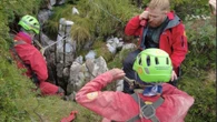 Lo speleologo salvato è in ospedale a Cuneo: “Colpito alla nuca da un masso, salvo grazie al casco”