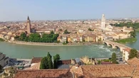 48 ore a Verona, dove l’Adige racchiude storia, ricchezza e la più famosa storia d’amore