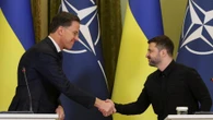 Intesa Nato sul sostegno all’Ucraina. Incognita Trump sul vertice