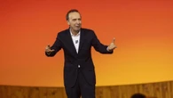 Benigni tornerà su Rai1 con un monologo su San Pietro