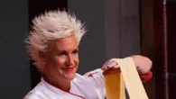 È morta Anne Burrell, la chef di Foofìd Network trovata priva di sensi in casa. Aveva 55 anni