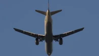 Volo Francoforte-Siviglia, un pilota sviene e l’altro è in bagno. L’aereo vola senza pilota