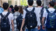 Lo psicologo Bernardelli: “Gli smartphone più tardi possibile ai ragazzi”