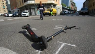 Due ragazzi su un monopattino si schiantano contro un’auto: morto un 19enne