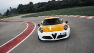 Alfa Romeo celebra i suoi campioni: omaggio a Nicola Larini