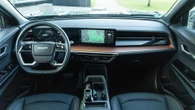 Al volante del Suv full hybrid coreano KGM Torres