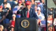 Dazi, Trump: “Entro lunedì manderò 12 lettere”. E minaccia per alcuni Paesi tariffe del 70%