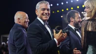 Venezia, a George Clooney il Leone d'oro alla carriera: “È un onore, ma significa che sto invecchiando”