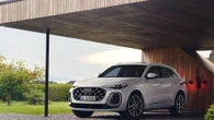 Nuova Audi Q5 e-hybrid, una mezza auto elettrica: viaggia per 100 a batteria