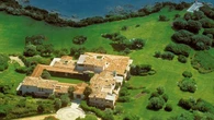 Eredità Berlusconi, da Arcore a Villa Certosa alle residenze ai Caraibi: in vendita un patrimonio immobiliare per 700-800 milioni