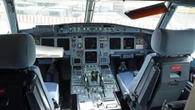 Canada, per 16 anni avrebbe pilotato aerei di linea senza la licenza. Le indagini su oltre 900 voli