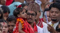 A 2 anni Aryatara è una dea vivente: la prigione dorata della bimba nepalese tolta alla famiglia