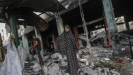 Raid su scuola a Gaza, 36 morti tra i civili. Witkoff vuole l'intesa. Escalation a Khan Younis
