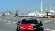 Così la Ferrari polverizza un nuovo record di velocità sulla portaerei Garibaldi