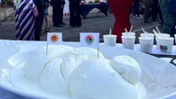 La mozzarella di bufala Dop alla conquista di New York con l'arte della filatura