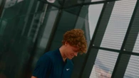 Sinner s’imbarca in crociera e scende sul campo da padel