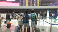 Sciopero del trasporto aereo, sabato nero per chi vola: gli orari e le tratte garantite