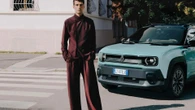 “Libertà”: così con il lancio della R4 Renault illumina la Milano Fashion Week