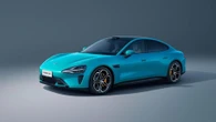 Il paradosso delle auto elettriche: auto ancora care ma batterie più economiche