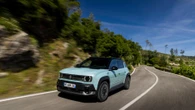 Auto, al volante della Renault 4 E-Tech Electric