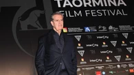 Rupert Everett “fatto fuori” da Emily in Paris: “Nella quinta stagione non ci sarò, ho litigato”
