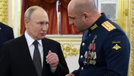 Putin annuncia che si candiderà alle presidenziali. E lo fa in un incontro con i militari
