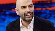 Roberto Saviano: “È una guerra tra poveri nei campi, sfidare i caporali non porta voti”