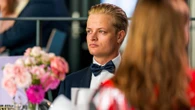 Il figlio della principessa Mette-Marit imbarazza la Norvegia, è accusato di 32 reati: stupro, droga e abusi
