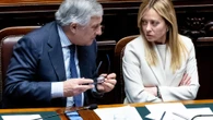Tajani: “Le dichiarazioni di Trump si commentano da sole”. Schlein: “Ora Meloni scelga l’Europa”