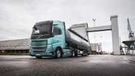 Volvo Trucks sfida il limite dei 700 km e prova a cambiare il trasporto elettrico pesante
