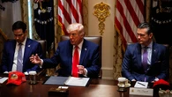 Trump: “L’Iran tratta allo stremo, non siamo ancora soddisfatti. Nessuno controllerà Hormuz”