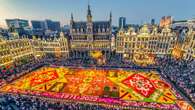 Uno spettacolare tappeto di fiori. E poi tanta birra e un castello millenario. L’estate turistica del Belgio “capitale” della Ue