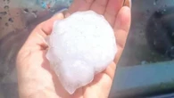 Dopo il super caldo, i nubifragi: un morto nel Modenese, grandine nel Torinese con chicchi di 9 cm