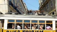 La prima anti-guida dell’overtourism: così Lisbona perde incanto