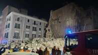 Palazzina pericolante e già sgomberata crolla a Bari. Si cercano eventuali vittime