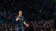 Eros, ritorno a San Siro dopo 30 anni: “Le mie canzoni leggere per un messaggio di pace”